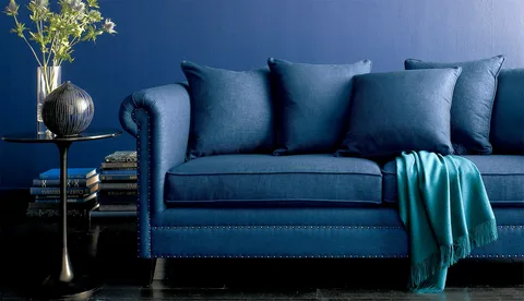 9 Design Tips for Blue Couches in Living Rooms